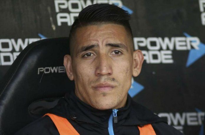 Centurión volvió al país tras su paso por el fútbol boliviano y negocia su incorporación a Racing. Centurión volvió al país tras su paso por el fútbol boliviano y negocia su incorporación a Racing.