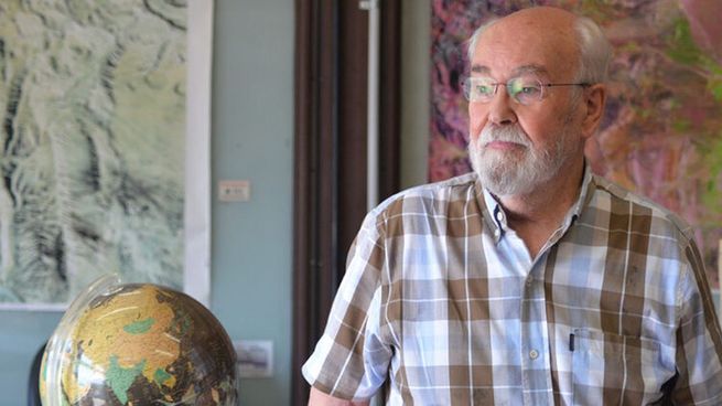 Víctor Ramos, de 72 años, recibió la altísima distinción de la Asociación Geológica.&nbsp;