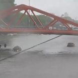 Calles anegadas, autos varados y operativos de rescate se repiten en distintos puntos del AMBA tras las intensas lluvias de las últimas horas. Calles anegadas, autos varados y operativos de rescate se repiten en distintos puntos del AMBA tras las intensas lluvias de las últimas horas.