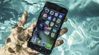 Apple: qué hacer si mi iPhone cae al agua.