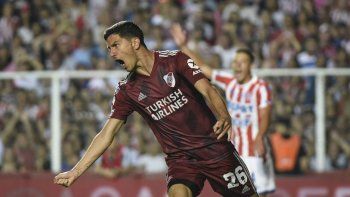 Ignacio Fernández marcó el primero de River que significó el empate parcial que luego inclinaría a favor de los de Núñez Robert Rojas.