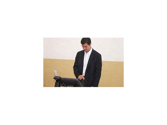 Juan Manuel Urtubey estrenó el voto electrónico.