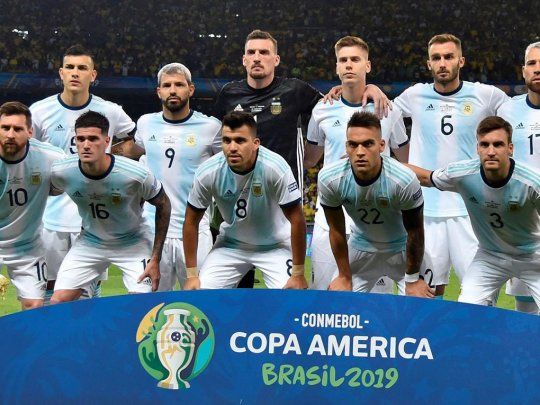 Juan Foyth se lesionó la rodilla derecha y analiza, junto a los médicos de AFA, operarse.
