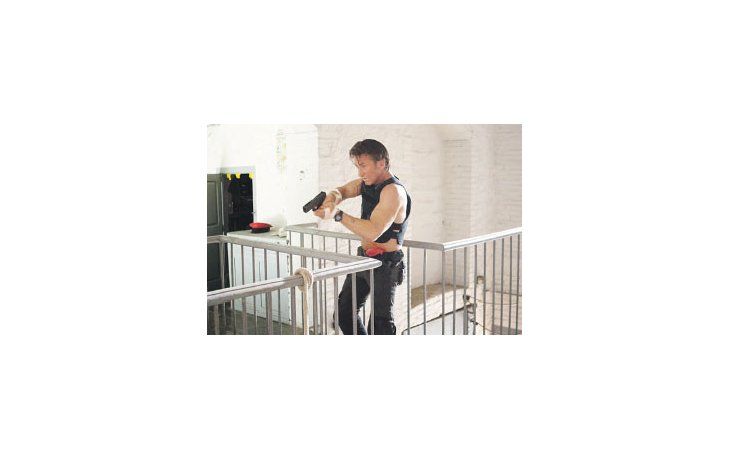 ámbito.com | “Gunman” es bastante esquemática y previsible en lo argumental, pero indudablemente funciona como vehículo para un Sean Penn aplomado que le da la mayor seriedad posible a su irredimible personaje.