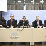 El oficialismo impuso su propuesta superadora en comisión.