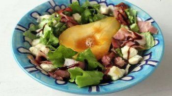 receta de ensalada para san valentin: peras caramelizadas y queso azul