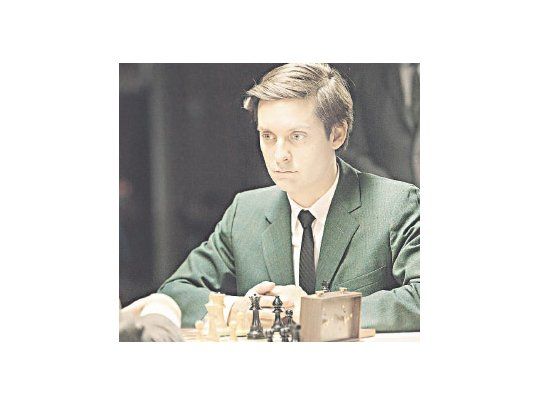 Tobey Maguire en una brillante composición del “genio loco” del ajedrez, Bobby Fischer.