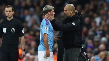 Guardiola dijo que Agüero es irremplazable, pero lo sacó para cambiar al arquero.