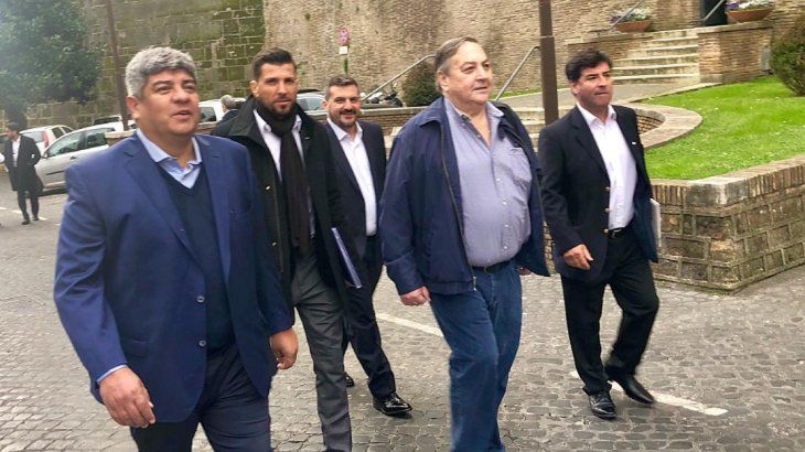 Pablo Moyano y la comitiva de gremialistas argentinos en el Vaticano.