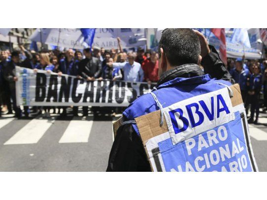Asociaciones de Bancos indicaron que la propuesta salarial para 2018 garantiza el poder adquisitivo del salario. Fuertes críticas a La Bancaria por lanzar paro de tres días.