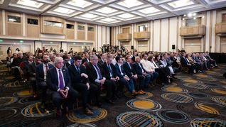 Durante un encuentro del sector exportador, del que participó Yamandú Orsi, se plantearon preocupaciones sobre el valor del dólar. Durante un encuentro del sector exportador, del que participó Yamandú Orsi, se plantearon preocupaciones sobre el valor del dólar.