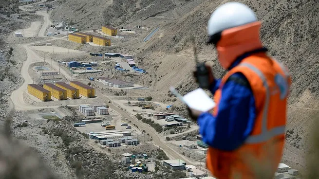 Paritarias en minería. Los acuerdos salariales se pagarán en dos o tres cuotas.