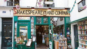Shakespeare & co. La histórica librería junto al Sena y Nôtre Dame.