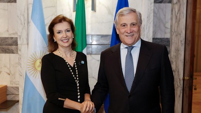 La canciller Diana Mondino y su par italiano, Antonio Tajani. 