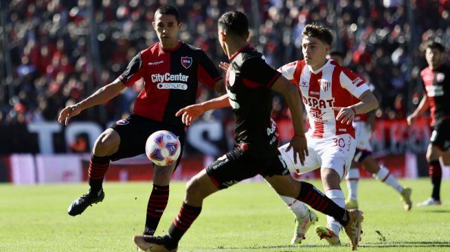 Punto que vale oro. Unión rescató una igualdad ante Newells en Rosario que lo saca de la zona descenso.