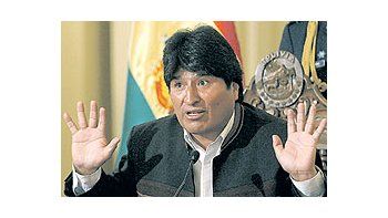 El presidenteEvoMoralesacusó a supar AlanGarcía depermitir lainstalaciónde basesmilitaresnorteamericanas,enfuertesdeclaracionesquerecordaronel tono desu aliadovenezolano.