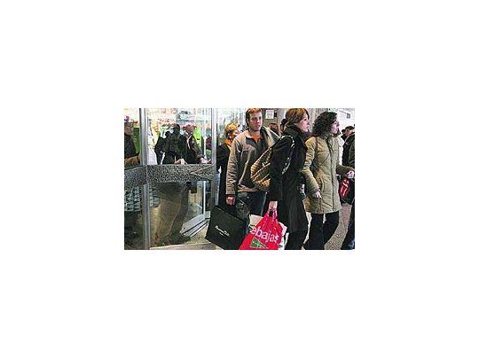 Aumentó 5,9% la confianza de los consumidores