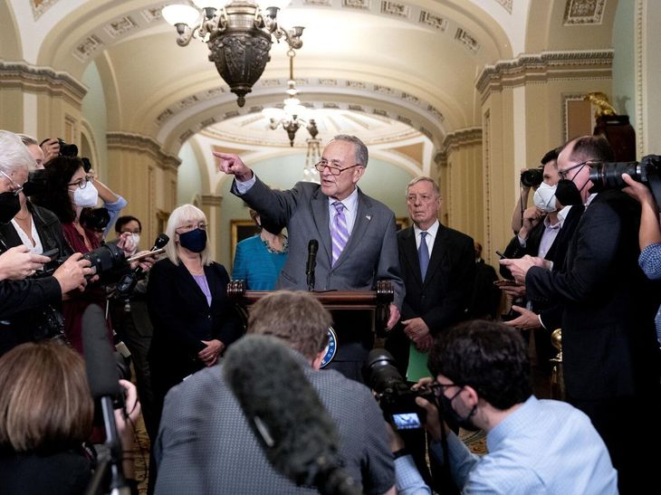 Chuck Schumer cuestionó el gasto millonario y prometió bloquear el proyecto impulsado por Trump. Chuck Schumer cuestionó el gasto millonario y prometió bloquear el proyecto impulsado por Trump.