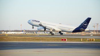 Lufthansa va a prescindir de 150 aviones, lo queimplicará un “aumento del excedente de puestos de trabajo”.