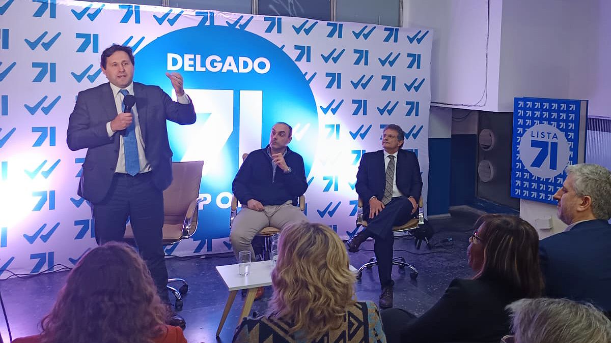 Diego Labat avoided entering into the discussion on wage indexation and criticized the PIT-CNT plebiscite