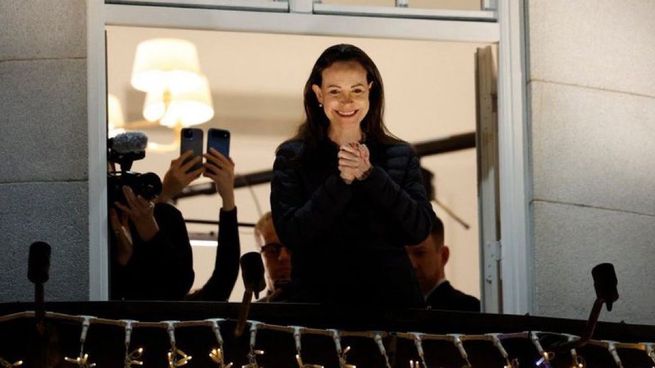 Machado llegó a Oslo de madrugada y dedicó el Nobel al pueblo venezolano.