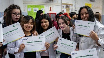 ofrecen educacion financiera a alumnos de escuelas secundarias
