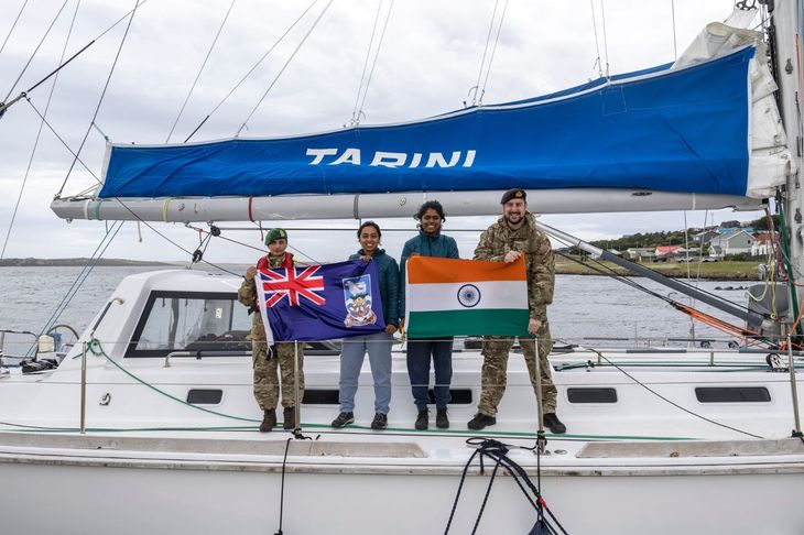 El Tarini, en su paso por las Islas Malvinas. El Tarini, en su paso por las Islas Malvinas.