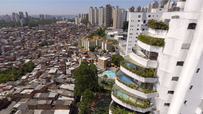 En un contexto de alta desocupación e informalidad de las juventudes, crece el endeudamiento y el 40% ajusta en alimentos.