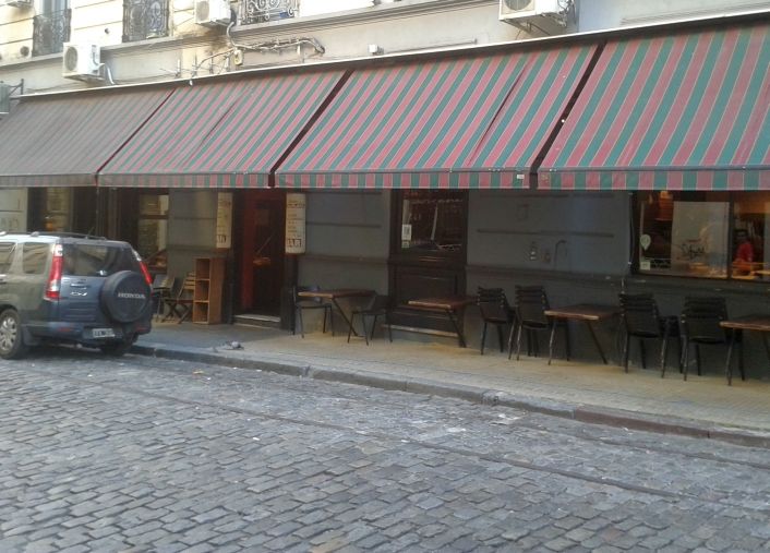 Michelle Obama almorzó en una parrilla de San Telmo junto a sus hijas y su madre.