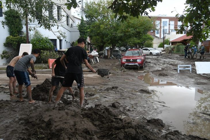 El temporal en Bahía Blanca causó innumerables destrozos. El temporal en Bahía Blanca causó innumerables destrozos.