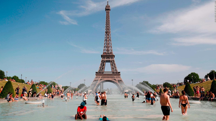 Un estudiopublicado en la revista The Lancet Planet Health establece que París tenía las tasas de mortalidad relacionadas con el calor más altas de 854 pueblos y ciudades europeas, en parte debido a su falta de espacios verdes y su densa población. Un estudiopublicado en la revista The Lancet Planet Health establece que París tenía las tasas de mortalidad relacionadas con el calor más altas de 854 pueblos y ciudades europeas, en parte debido a su falta de espacios verdes y su densa población.