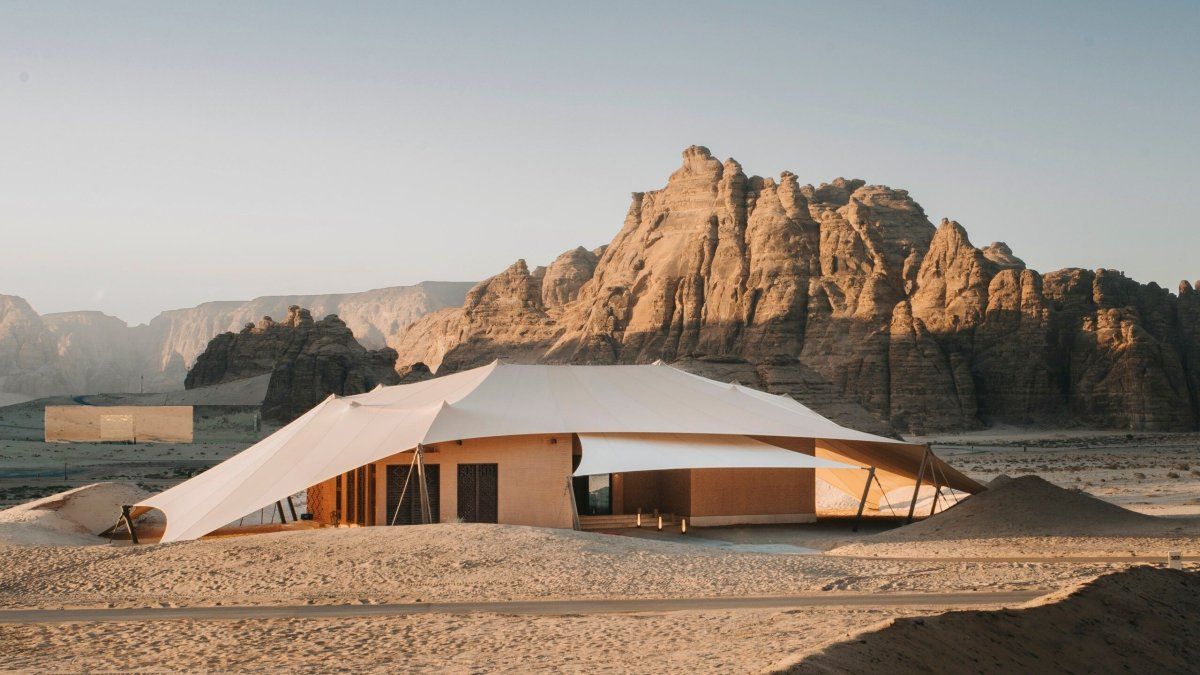 Glamping in the middle of the desert: this hotel combines luxury, tents and design in one of the most imposing landscapes in the world