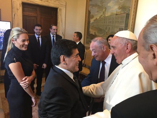 Maradona y el papa Francisco, durante uno de sus encuentros en el Vaticano.