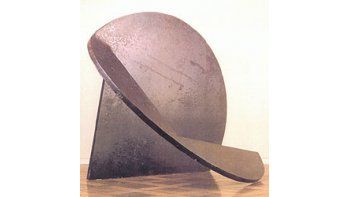 ámbito.com | En «30 toneladas de Amílcar», la Bienal de Artes Visualesdel Mercosur que se está desarrollando en Porto Alegre,reúne gran parte de la obra de Amílcar de Castro, unode los mayores escultores brasileños.