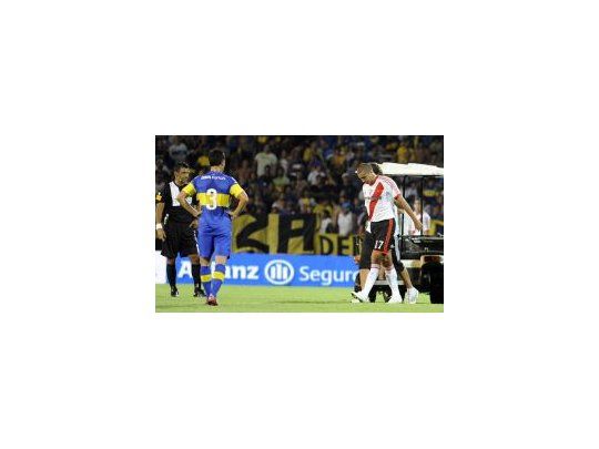 Ocho minutos. David Trezeguet no pudo completar los diez minutos en su primer partido como titular en River.