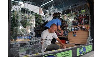Un local de venta de celular y cartuchos de impresión también sufrió el ataque de vándalos. Solo en provincia de Buenos Aires se estima que los saqueos dejaron pérdidas por 90 millones de pesos.