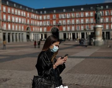 España sumó 214.619 contagios y 120 muertes en un día
