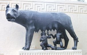 La loba, en Parque Lezama, sufrió cuatro veces el robo de las estatuas de Rómulo y Remo en lo que va del año.