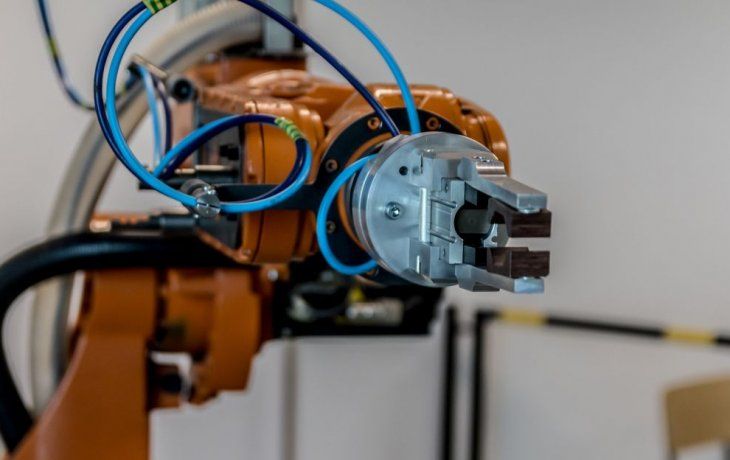 La investigación se llama Cómo los robots cambian el mundo y manifiesta que hay un peligro latente de que los robots deje sin empleos a gran parte de los trabajadores industriales.