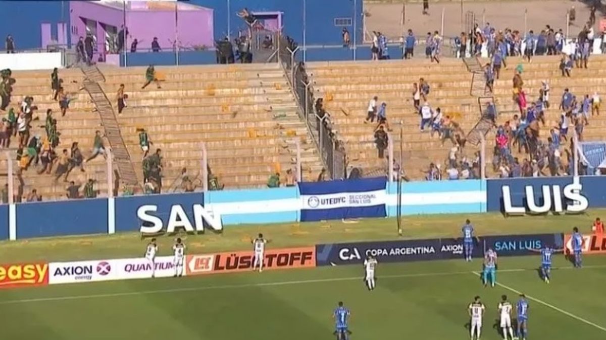Argentine Cup: fans of Godoy Cruz and San Martín de San Juan faced chair blows