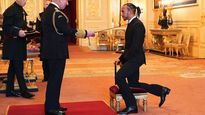 Hamilton, caballero de la orden británica.
