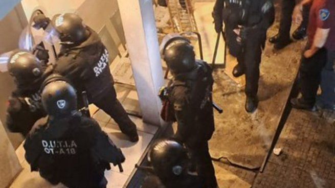 Alrededor de 29 detenidos tomaron parte de la comisaría.