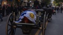 Tras una jornada que incluyó un multitudinario cortejo y la asistencia de miles de uruguayos al Parlamento, el funeral de Estado de José Mujica continúa este jueves.