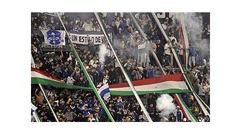 La hinchada de Vélez encendió bengalas ante Banfield y el estadio fue suspendido.