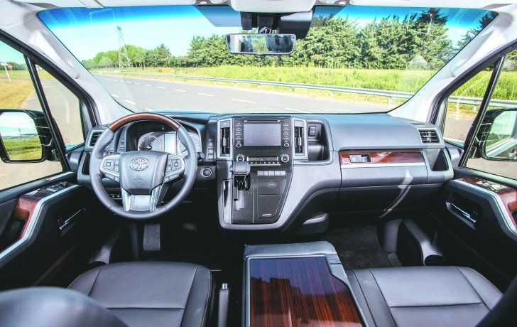 TOYOTA HIACE Wagon 1.jpg