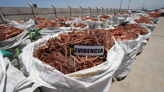 Si bien el nivel de sofisticación observado en Chile aún no se replica con esa magnitud en Argentina, el robo de cobre es un problema creciente. 