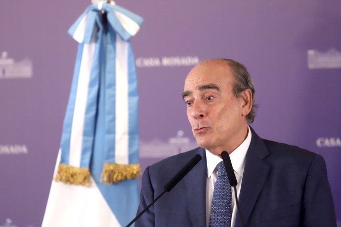 Guillermo Francos negocia para volver a incluir a Aerolíneas Argentinas entre las empresas estatales a privatizar.