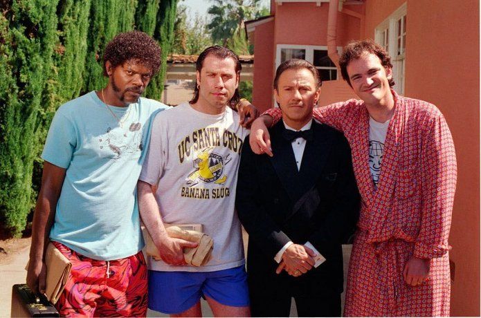 Samuel L. Jackson, John Travolta, Harvey Keitel y Quentin Tarantino en el set de Pulp Fiction.