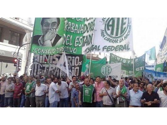Para que el bono recomponga tendría que ser de 10 mil pesos, si no más”, dijo Godoy.