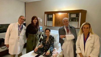 Visita: Cristina de Kirchner estuvo junto a Mayra Mendoza en el Hospital Austral.